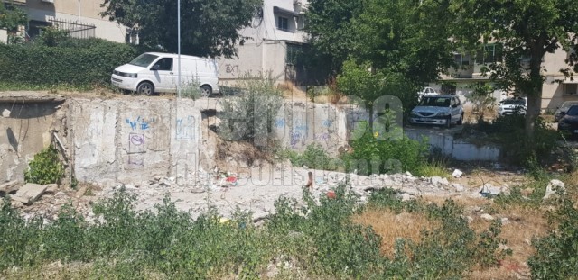 În cartierul Anadalchioi garajele s-au transformat într-o groapă de gunoi. Video