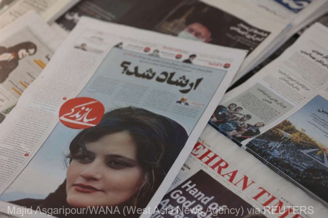 Furie în Iran după moartea unei femei arestate pe baza regulilor stricte privind hijabul