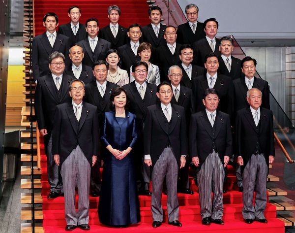 Remaniere guvernamentală la Tokyo pe fondul controversatelor legături dintre unii miniştri şi secta Moon
