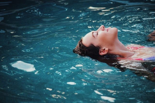 Boala infecțioasă extrem de întâlnită vara. Apa de mare sau de la piscină, sursa îmbolnăvirii