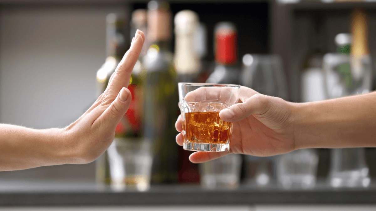 Hepatita alcoolică: riscuri, simptome, analize și recomandări legate de consumul de alcool