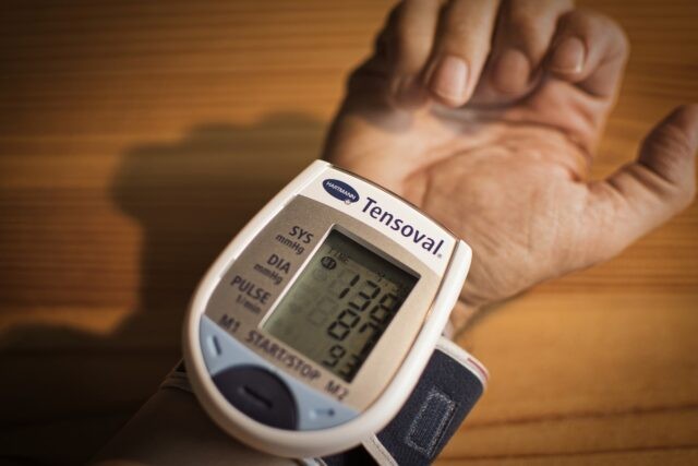 Cardiolog: ”Tratamentul pentru hipertensiune poate deveni extrem de periculos, vara”