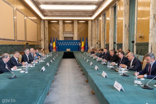 Premierul, întâlnire cu reprezentanţii HORECA. Discuţiile au vizat noi măsuri de sprijin