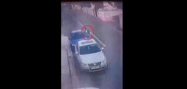 Așa ceva! Un hoț care a spart o mașină, în Medgidia, și-a uitat ”scula„ în autoturism! Video