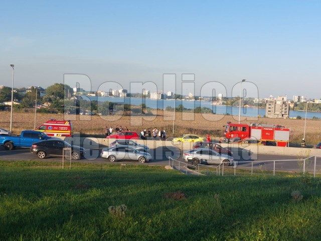 Accident cu trei mașini implicate, în zona Carrefour: se asigură măsurile PSI