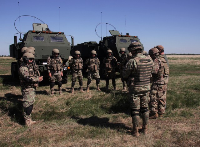 Trageri, în premieră, cu sistemul HIMARS din dotarea Armatei României, în Capu Midia. Video