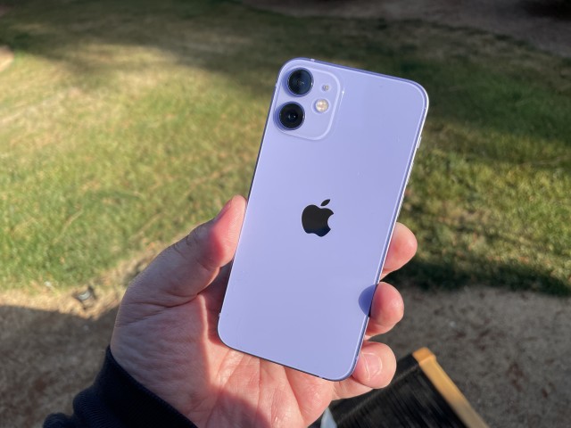 Utilizatorii de iPhone ar putea primi despăgubiri