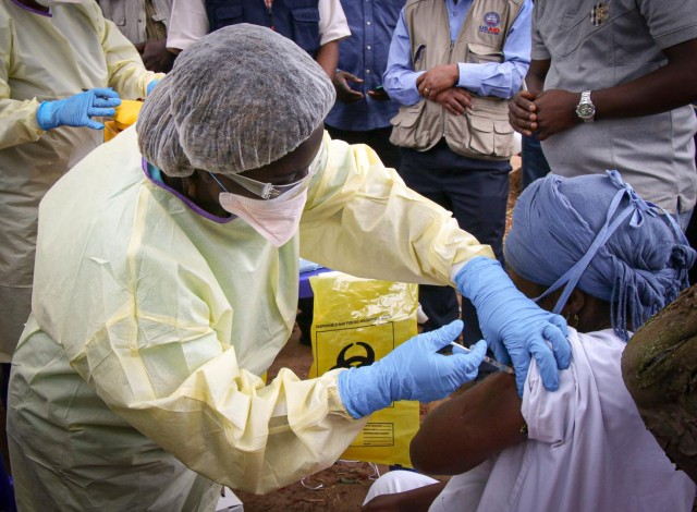Vaccinările împotriva Ebola au început în R.D. Congo după detectarea unui caz nou