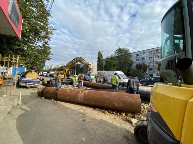Echipele RAJA continuă reabilitarea conductelor la toate cele 14 puncte de lucru deschise