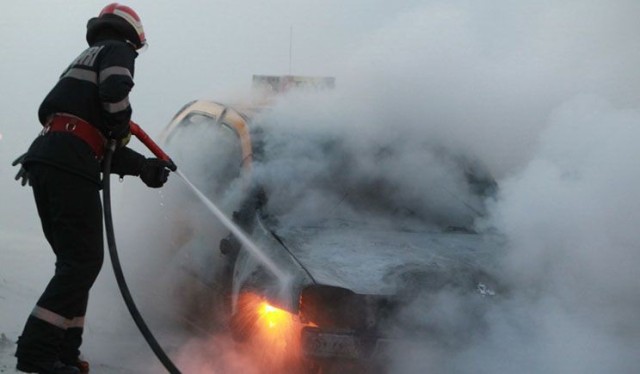 Un autoturism a luat foc în Constanța 