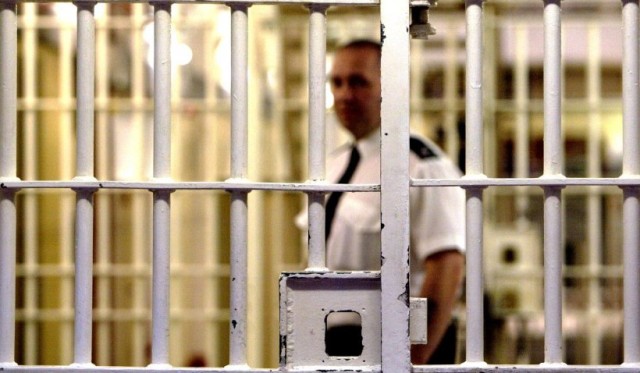 Angajații din penitenciare ies luni în stradă. Ce reclamă oamenii