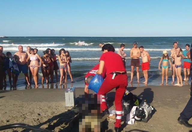 Persoană în pericol de înec, în Costinești, pe plaja Perla Mării