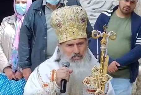 IPS Teodosie, slujbe pe câmp pentru atragerea ploii