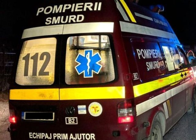 O persoană a fost rănită, după ce un autoturism a derapat, pe bulevardul Mamaia
