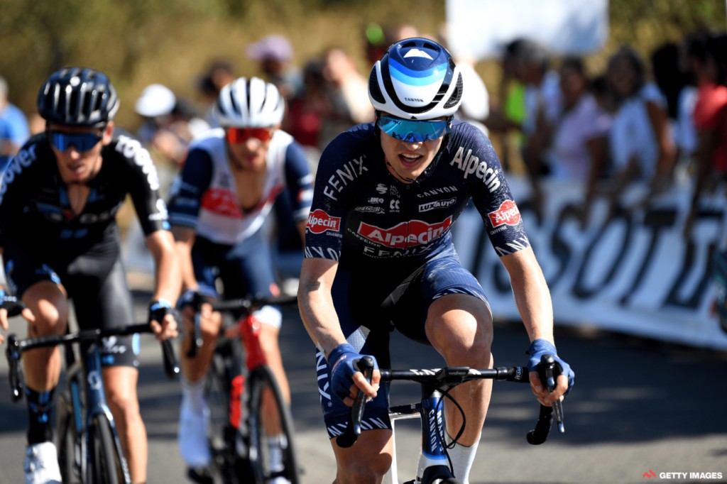 Ciclism - Turul Spaniei: Jay Vine a câştigat etapa a 8-a; Remco Evenepoel rămâne lider la general