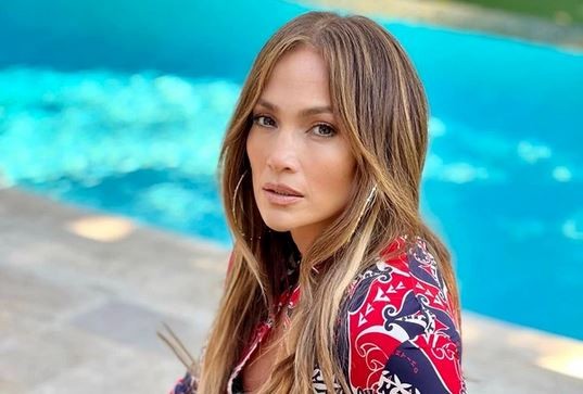 Cum reușește Jennifer Lopez să aibă un trup perfect