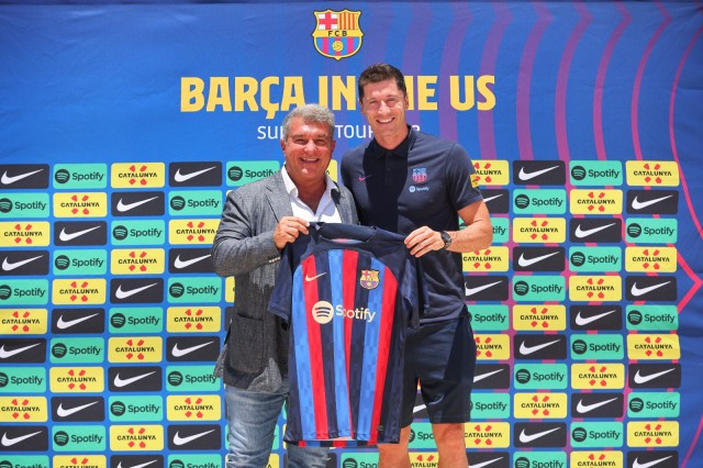 Fotbal: Lewandowski a fost prezentat oficial de FC Barcelona