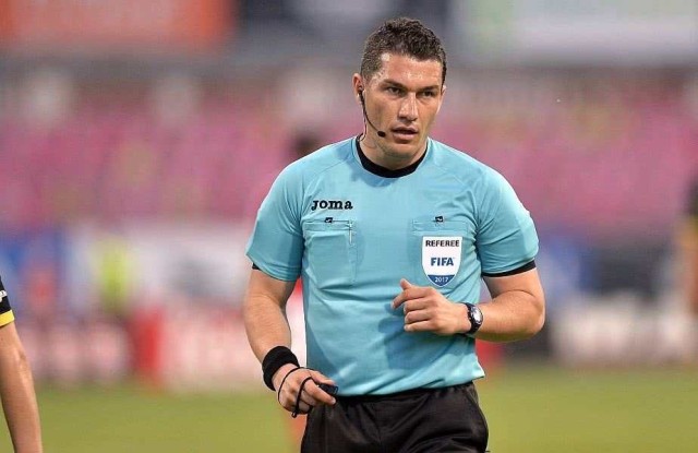  Fotbal: Istvan Kovacs va arbitra meciul Bayer Leverkusen - FC Porto, din Liga Campionilor