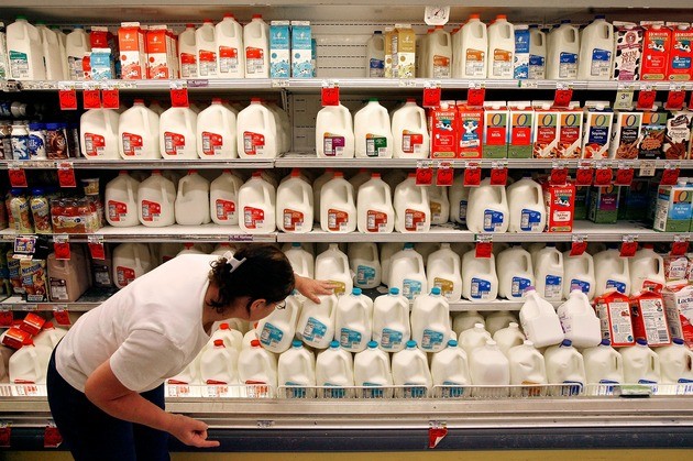 Sare multă, proteine și grăsimi mai puține: ANSVSA dezvăluie minciunile de pe etichetele de lapte!