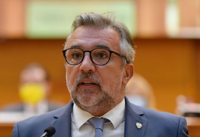 Romașcanu îi răspunde lui Roman: Când ai dileme și dificultăți să îți vezi candidatul în finală, începi să dai rateuri de gândire