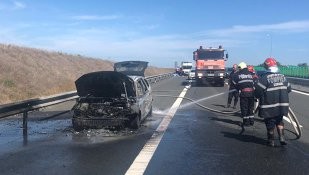 Autoturism în flăcări, pe Autostrada Soarelui