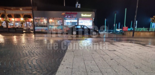 A crezut că e la ”drive-thru”, pe aleea pietonală din Mamaia. Video