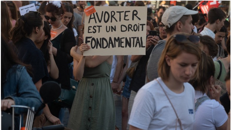Europarlamentarii cer ca dreptul la avort să fie înscris în Carta drepturilor fundamentale a UE