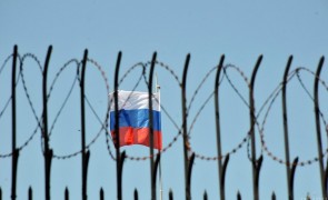 Rusia se trezește prinsă într-un nou conflict diplomatic