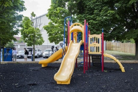 Focuri de armă la un loc de joacă din Suedia: Atacatorul viza femei și copii