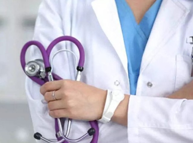 Pacient bătut de o doctoriță pentru că a pus întrebări despre decontarea anumitor servicii medicale