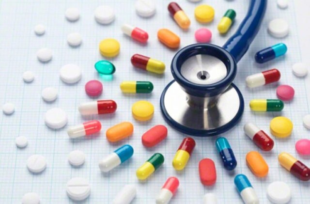 Și tu iei multe medicamente? Iată ce poți păți