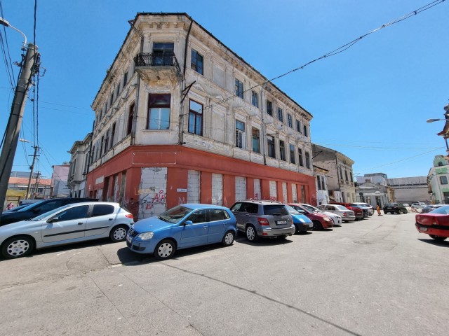 De ce nu se înghesuie nimeni să reabiliteze imobilul de pe strada Mercur?