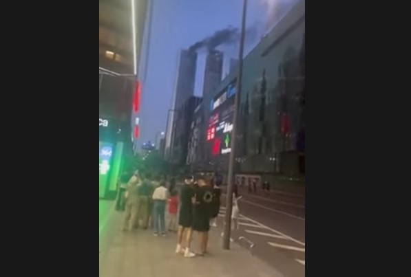 Incendiu în Moscova: Arde partea superioară a unui celebru zgârie-nori. Video