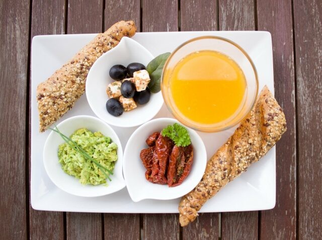 Unu din trei produse vegane din Marea Britanie conţine lapte sau ouă