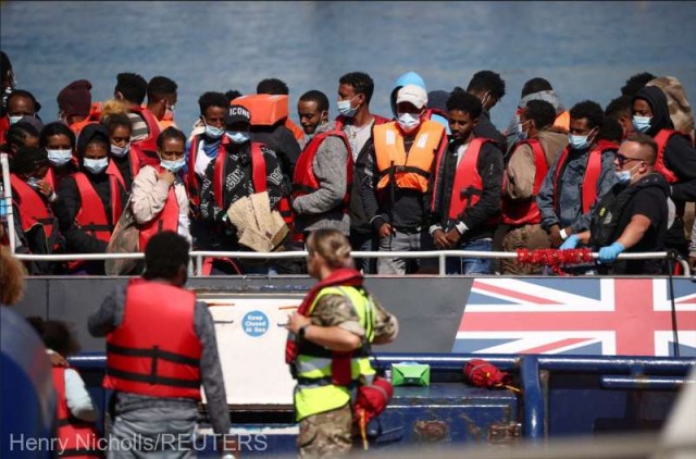 Peste 25.000 de migranţi au traversat Canalul Mânecii spre Marea Britanie