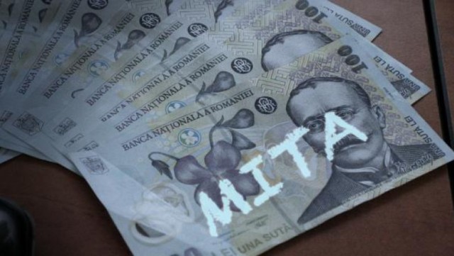 Un om de afaceri care a dat mită unui primar din județ, trimis în judecată de DNA