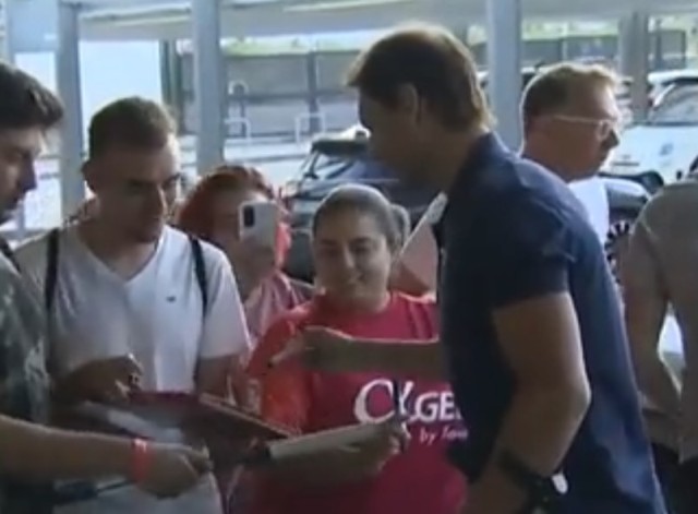Tenis: Rafael Nadal, în cârje la două zile după ce a cucerit trofeul la Roland Garros