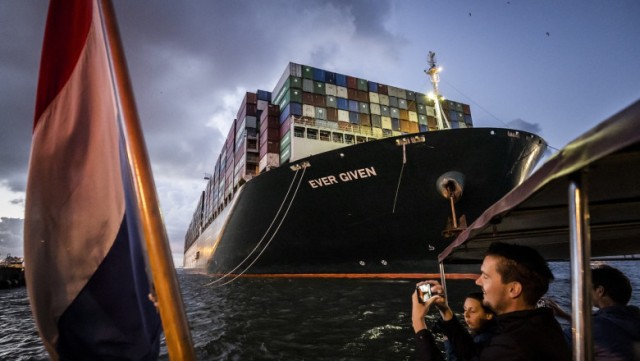 O navă cargo a eșuat în Canalul Suez, în același loc unde s-a blocat Ever Given și a dat peste cap comerțul global