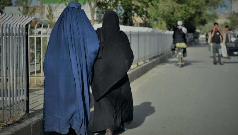 Talibanii au găsit un nou mod de a amenința femeile din Afganistan