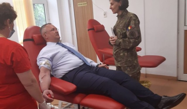 Nicolae Ciucă a donat sânge: 