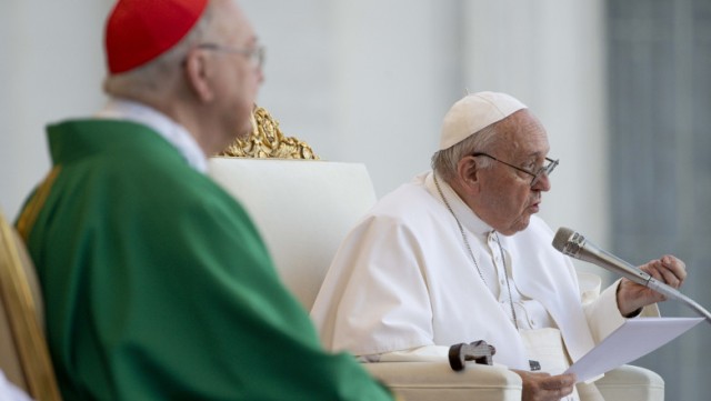 Papa Francisc: „Mulţi tineri nu au curajul să se căsătorească”