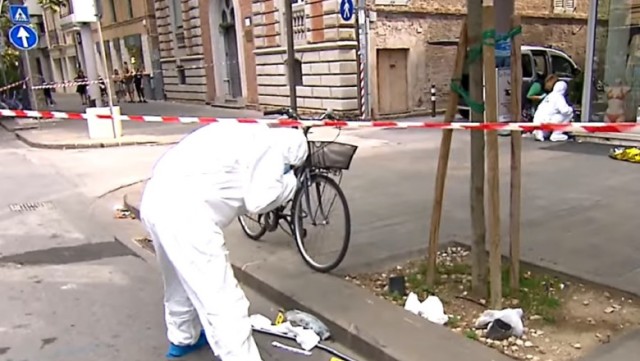 Scene șocante în Italia: Un vânzător ambulant a fost omorât în bătaie, în plină zi, fără ca nimeni să intervină