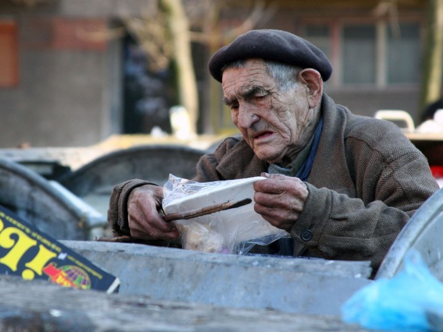 Psihologi: Oamenii care nu au ce mânca pot deveni extrem de violenți