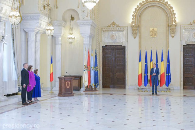 Noii judecători ai CCR au depus jurământul la Cotroceni; Iohannis: Să faceţi aşa cum aţi jurat. Video