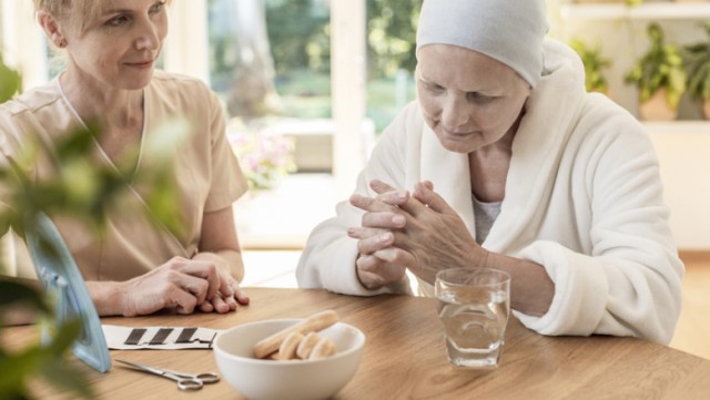 Studiu: „Înfometarea” celulelor canceroase - Alimentele la care ar trebui să renunțe bolnavii de cancer