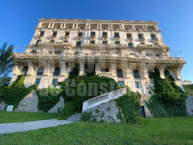 De ce nu este nimeni interesat să cumpere hotelul Palace din Piața Ovidiu! Video