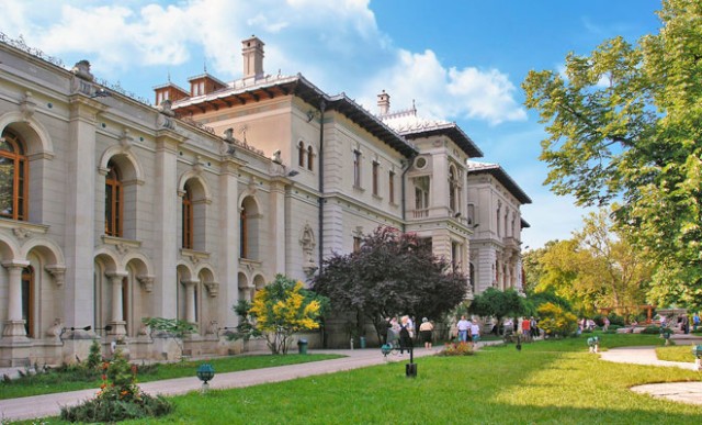 Palatul Cotroceni - iluminat în culorile drapelului ucrainean, de Ziua Independenţei Ucrainei