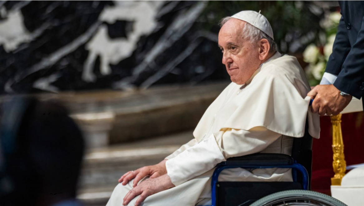 Starea de sănătate a Papei se înrăutățește: călătorie anulată din cauza durerilor