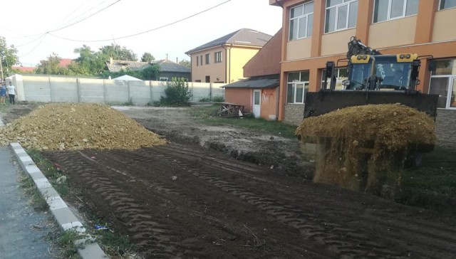 Primăria Tuzla amenajează o nouă parcare în apropierea școlii