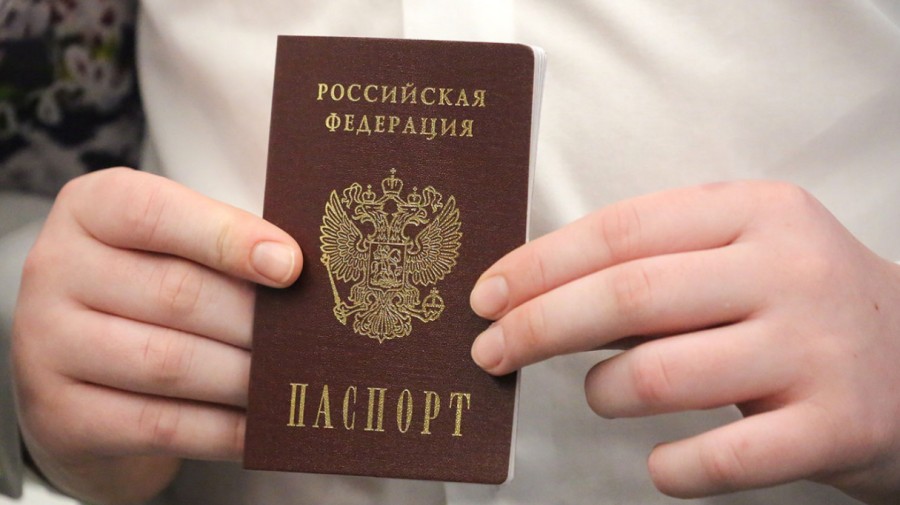 UE suspendă relaxarea regimului de vize pentru cetăţenii ruşi